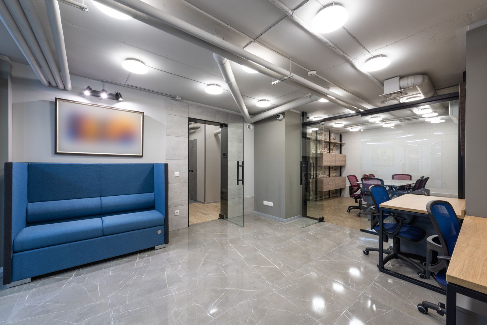 Interior de oficina corporativa moderna
